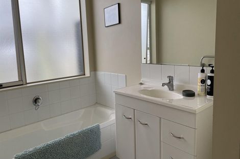 Photo of property in 6a Clearwater Cove, West Harbour, Auckland, 0618