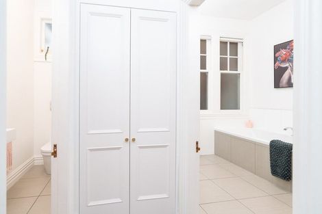 Photo of property in 60 Hawker Street, Mount Victoria, Wellington, 6011