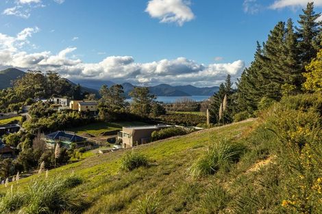 Photo of property in 10 Raukura Rise, Picton, 7220