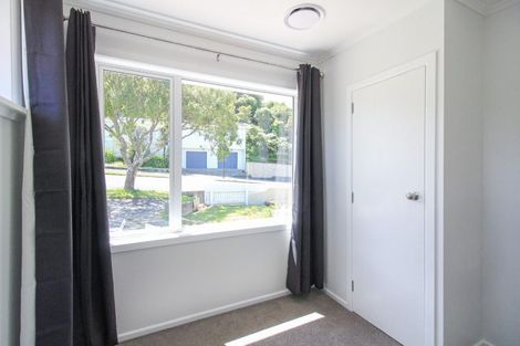 Photo of property in 2 Magnolia Grove, Maungaraki, Lower Hutt, 5010