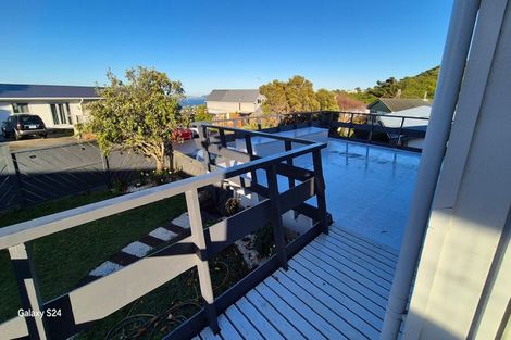 Photo of property in 17 Maple Grove, Maungaraki, Lower Hutt, 5010