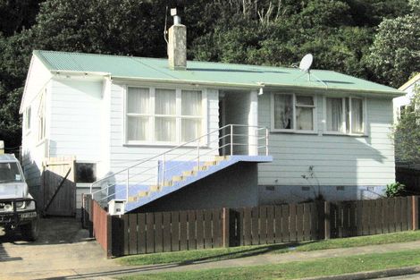 Photo of property in 42 Cardiff Crescent, Cannons Creek, Porirua, 5024
