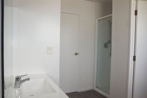 Photo of property in 83 Trias Road, Totara Vale, Auckland, 0629