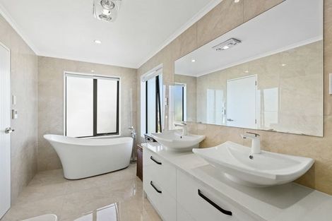 Photo of property in 3 Tawa Place, Orewa, 0931