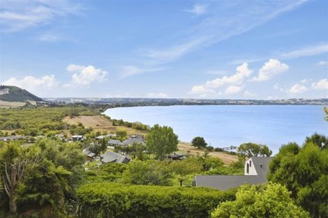 Photo of property in 7 Naera Place, Kawaha Point, Rotorua, 3010