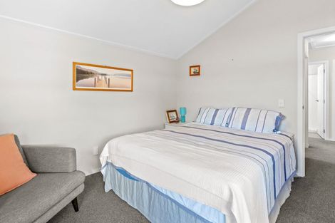 Photo of property in 6 Kent Avenue, Waitarere Beach, Levin, 5510