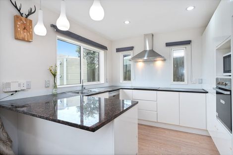 Photo of property in 5 Nirmal Place, Sunnyvale, Auckland, 0612