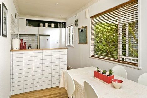 Photo of property in 255 Glenfield Road, Hillcrest, Auckland, 0627