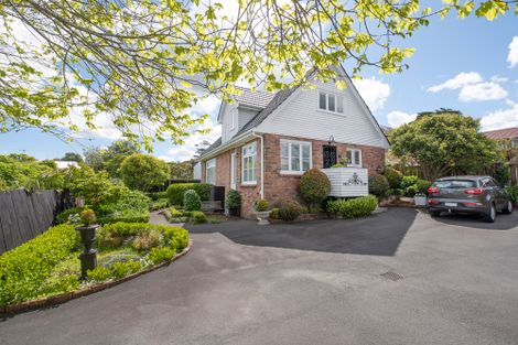 Photo of property in 8 Forrest Hill Road, Forrest Hill, Auckland, 0620