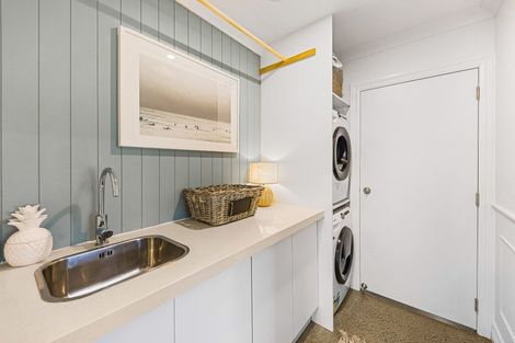 Photo of property in 7 Odlin Lane, Red Beach, 0932