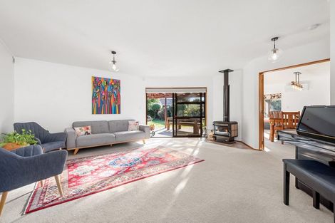 Photo of property in 8 Runanga Grove, Waikanae, 5036