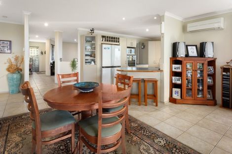 Photo of property in 910 State Highway 2, Tanners Point, Katikati, 3177