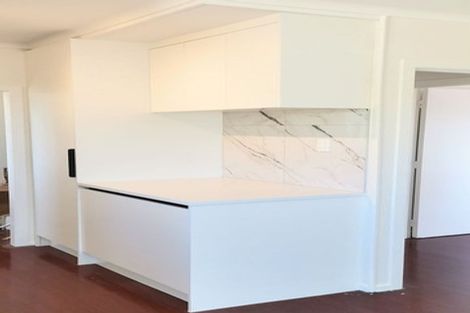 Photo of property in 2/15 Merton Avenue, Glenfield, Auckland, 0627