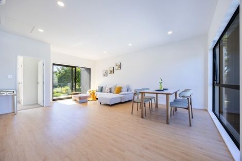 Photo of property in 24a Gladys Avenue, Glenfield, Auckland, 0629