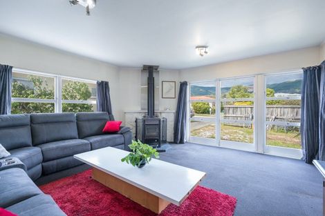 Photo of property in 32 Tennyson Crescent, Stoke, Nelson, 7011