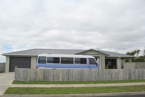 Photo of property in 16 Marlin Street, Whitianga, 3510