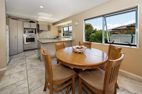 Photo of property in 11 Harbour Lights Close, West Harbour, Auckland, 0618