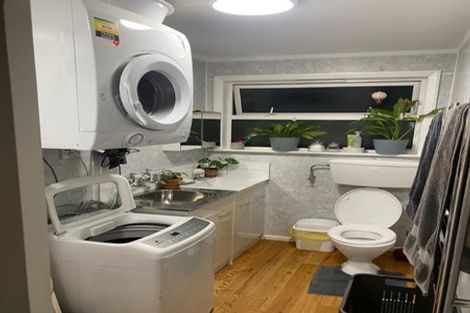 Photo of property in 118 Lyall Parade, Lyall Bay, Wellington, 6022