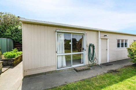 Photo of property in 32 Cedar Crescent, Feilding, 4702