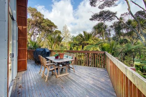 Photo of property in 39 Warner Park Avenue, Laingholm, Auckland, 0604