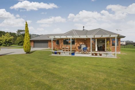 Photo of property in 689 Makerua Road, Tokomaru, Palmerston North, 4474
