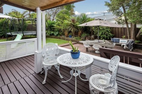 Photo of property in 35 Botany Road, Botany Downs, Auckland, 2010