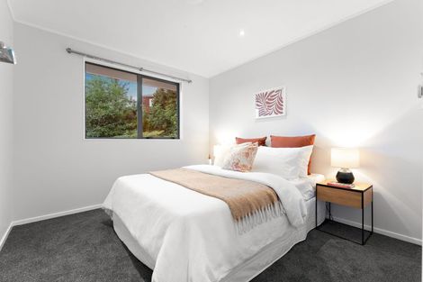 Photo of property in 2/17 Fernwood Grove, Bayview, Auckland, 0629