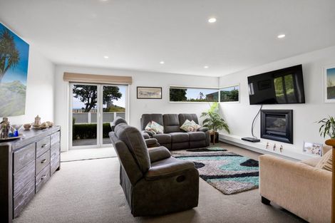 Photo of property in 16 Egmont Street, Patea, 4520