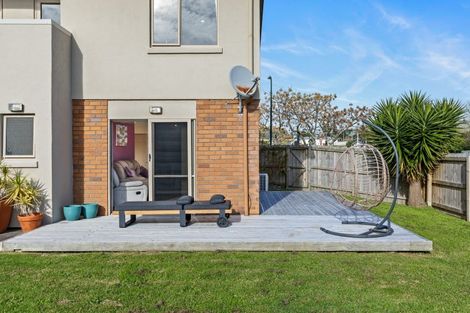 Photo of property in 2 Elwarth Way, Ranui, Auckland, 0612