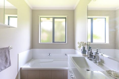 Photo of property in 112 Saint James Drive, Huntington, Hamilton, 3210