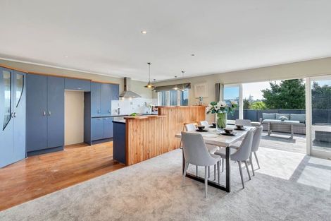 Photo of property in 4 Weatherly Road, Torbay, Auckland, 0630