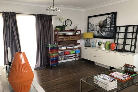 Photo of property in 11 Castaing Crescent, Te Atatu South, Auckland, 0610