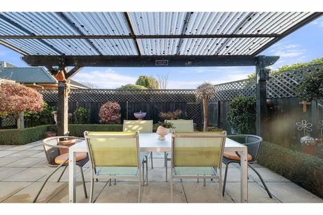 Photo of property in 2/2 Fountainhead Lane, Hillmorton, Christchurch, 8025