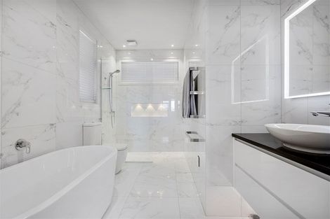 Photo of property in 123a Churchill Road, Rothesay Bay, Auckland, 0630