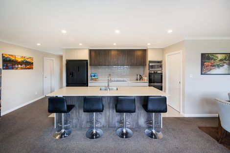 Photo of property in 71 Johnstone Drive, Fitzherbert, Palmerston North, 4410