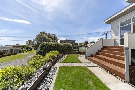Photo of property in 27 Roy Terrace, Moturoa, New Plymouth, 4310