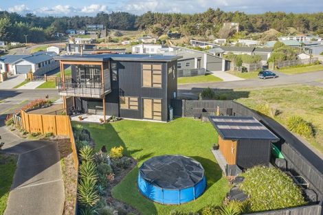 Photo of property in 61 Kent Avenue, Waitarere Beach, Levin, 5510