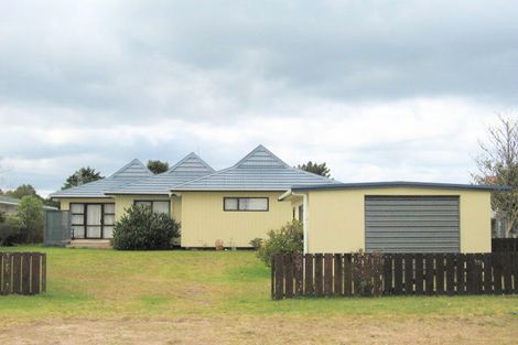 Photo of property in 152 Kiwi Road, Whangamata, 3620