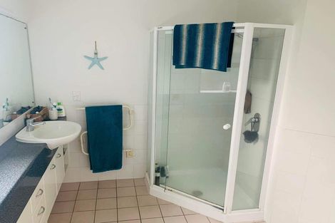 Photo of property in 1/464 Beach Road, Murrays Bay, Auckland, 0630