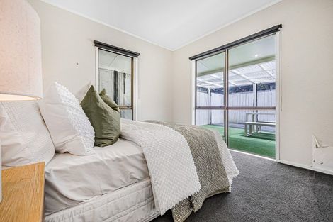 Photo of property in 28 Grassmere Road, Henderson Valley, Auckland, 0612