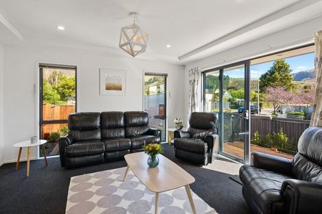 Photo of property in 8 Laing Crescent, Heathcote Valley, Christchurch, 8022
