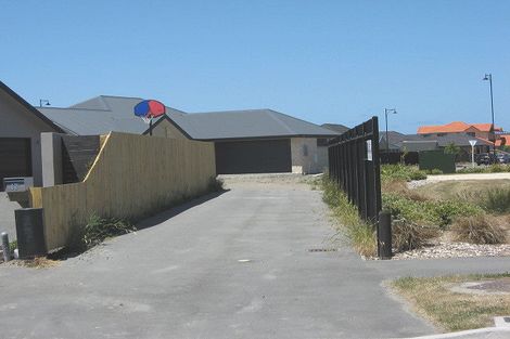 Photo of property in 19 Papaumu Green, Parklands, Christchurch, 8083