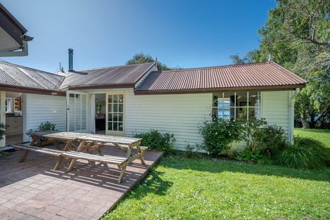 Photo of property in 4 Cemetery Road, Wainui, French Farm, 7582