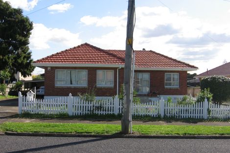 Photo of property in 11 Elizabeth Avenue, Papatoetoe, Auckland, 2025