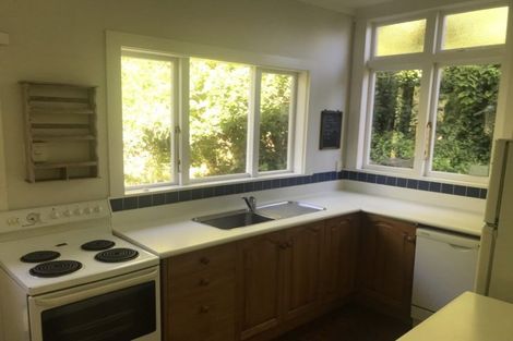 Photo of property in 15 Palliser Road, Roseneath, Wellington, 6011