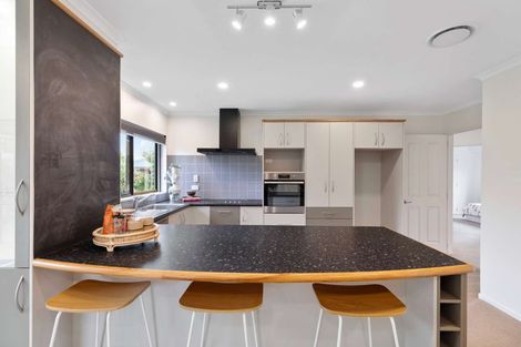 Photo of property in 7 Wroxton Place, Waiuku, 2123