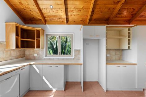 Photo of property in 1175 South Head Road, South Head, Helensville, 0874