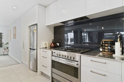 Photo of property in 14 Magnetic Place, Cromwell, 9310