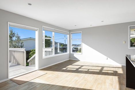 Photo of property in 18a Rishworth Avenue, Stanmore Bay, Whangaparaoa, 0932