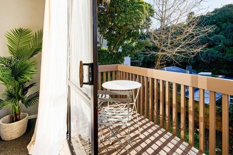 Photo of property in 72b Newlands Road, Newlands, Wellington, 6037